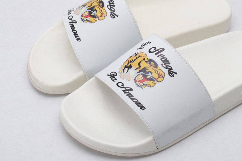 G*u*i sandals