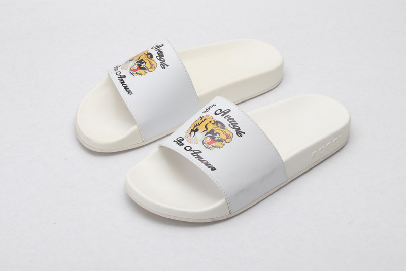 G*u*i sandals