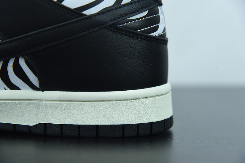 QUARTERSNACKS X NIKE DUNK LOW SB 