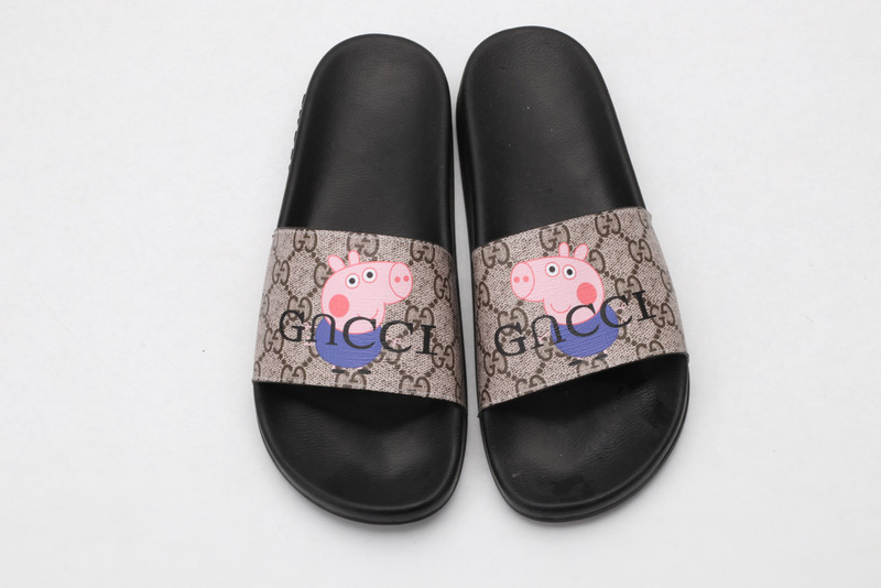 G*u*i sandals