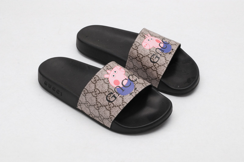 G*u*i sandals