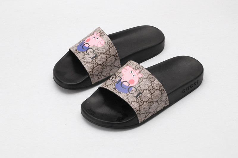 G*u*i sandals