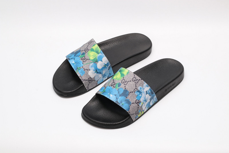 G*u*i sandals