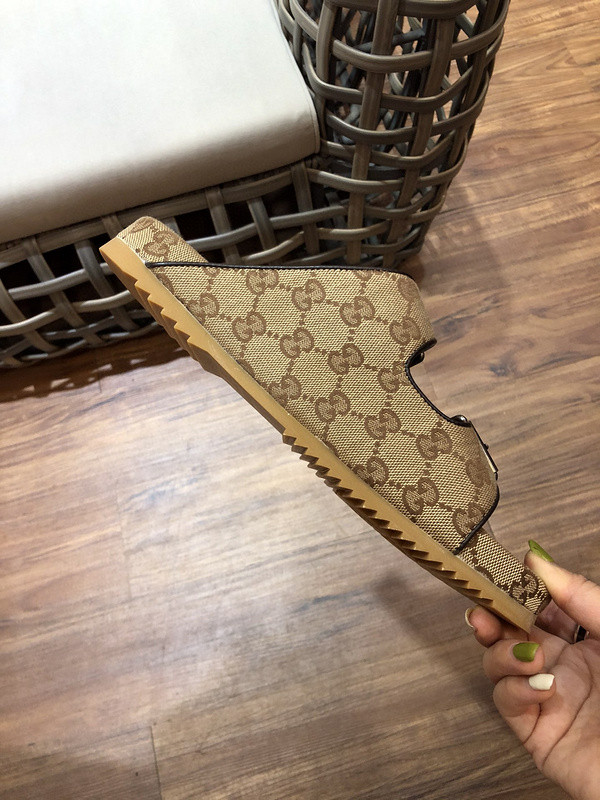 G*u*i sandals