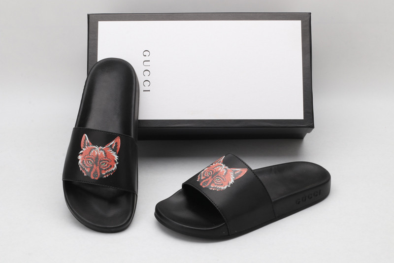 G*u*i sandals