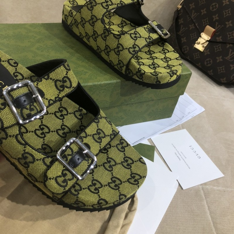 G*u*i sandals