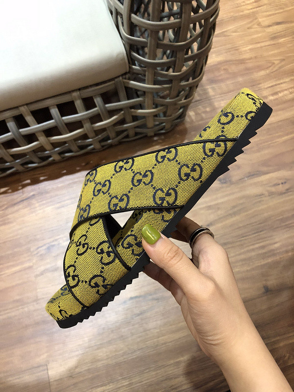 G*u*i sandals