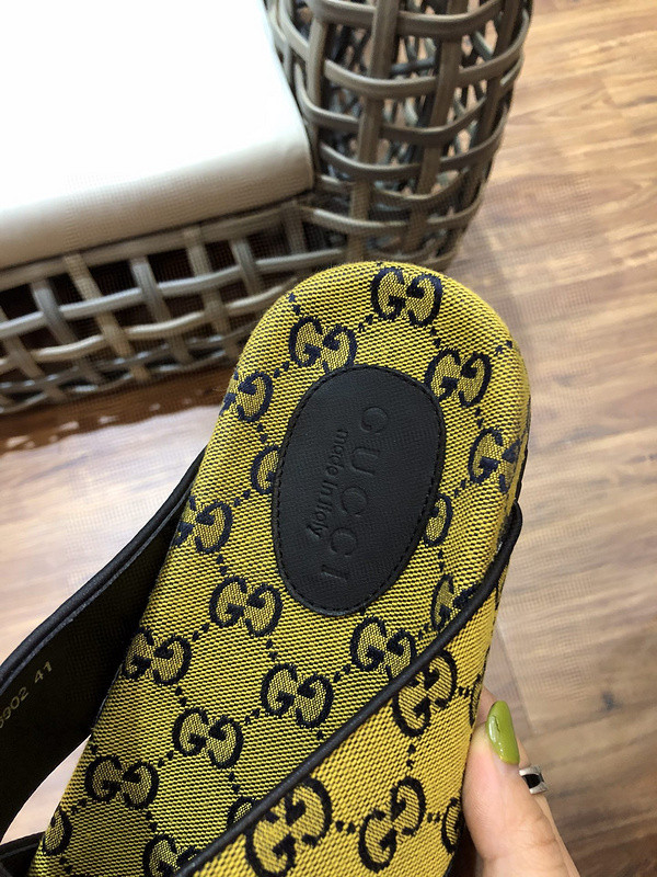 G*u*i sandals