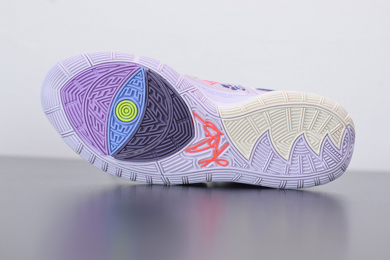 NIKE KYRIE 