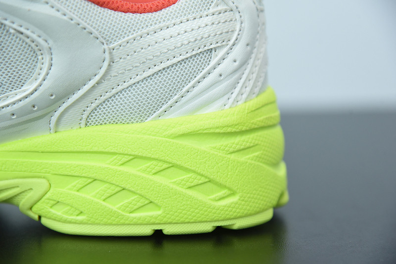 NEW BALANCE MR530SI