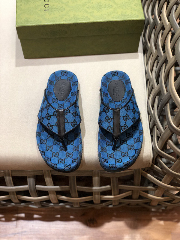 G*u*i sandals