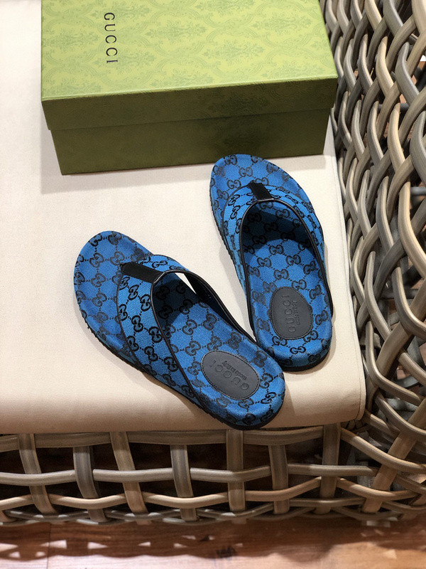 G*u*i sandals