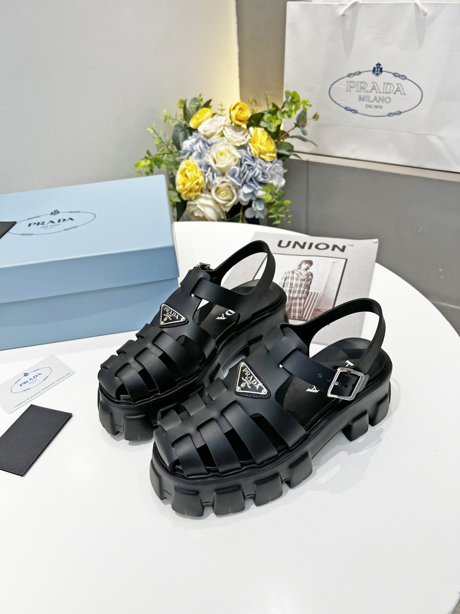 Pra*a sandals