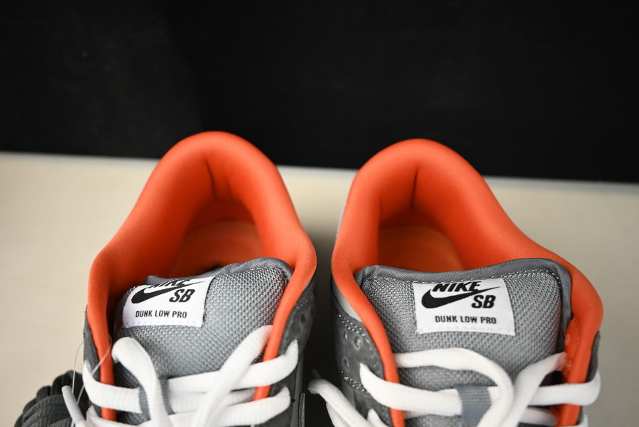 Nike SB Dunk Low Staple NYC Pigeon 304292-011