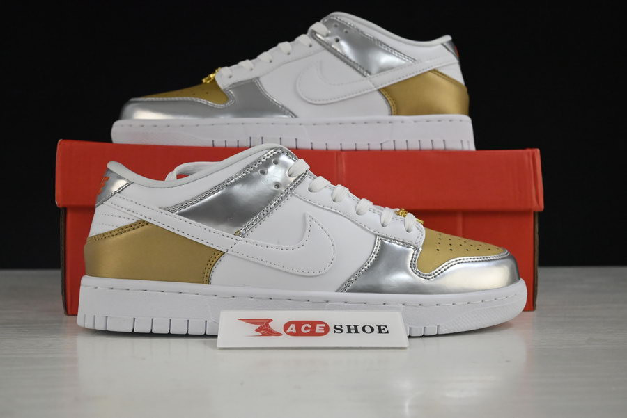 NIKE WMNS DUNK LOW SE 