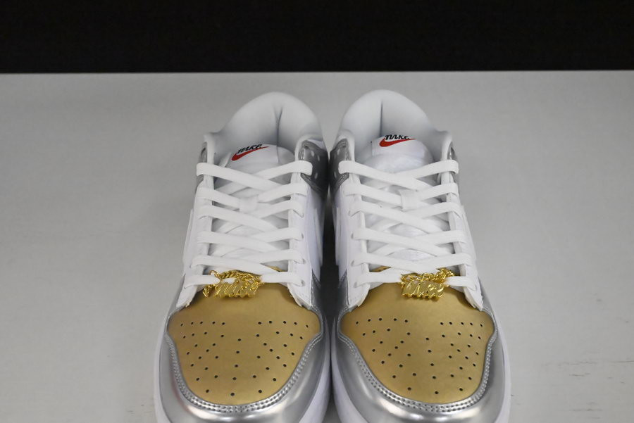 NIKE WMNS DUNK LOW SE 