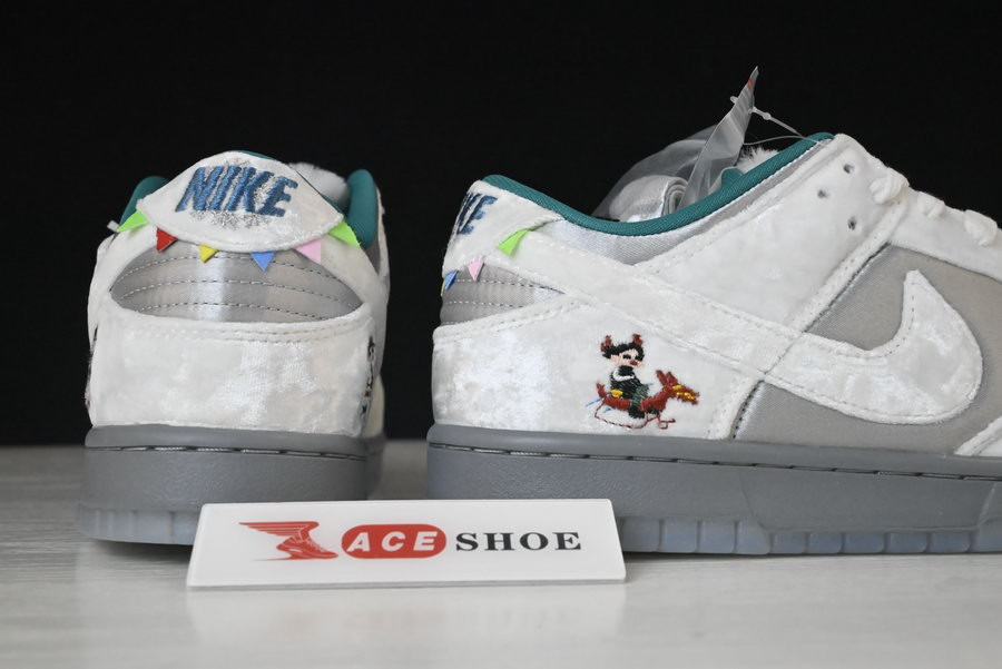 NIKE SB DUNK LOW 