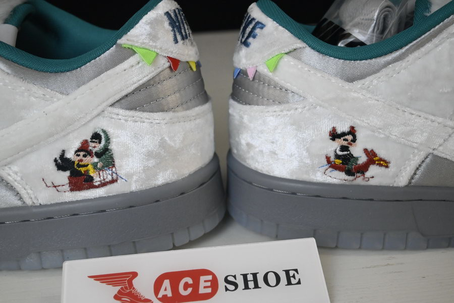 NIKE SB DUNK LOW 