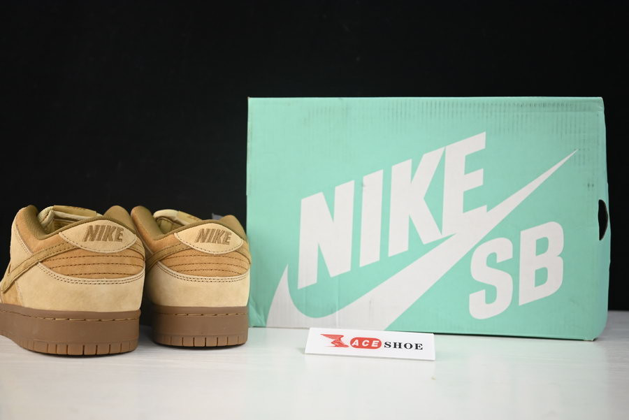 NIKE SB DUNK LOW 