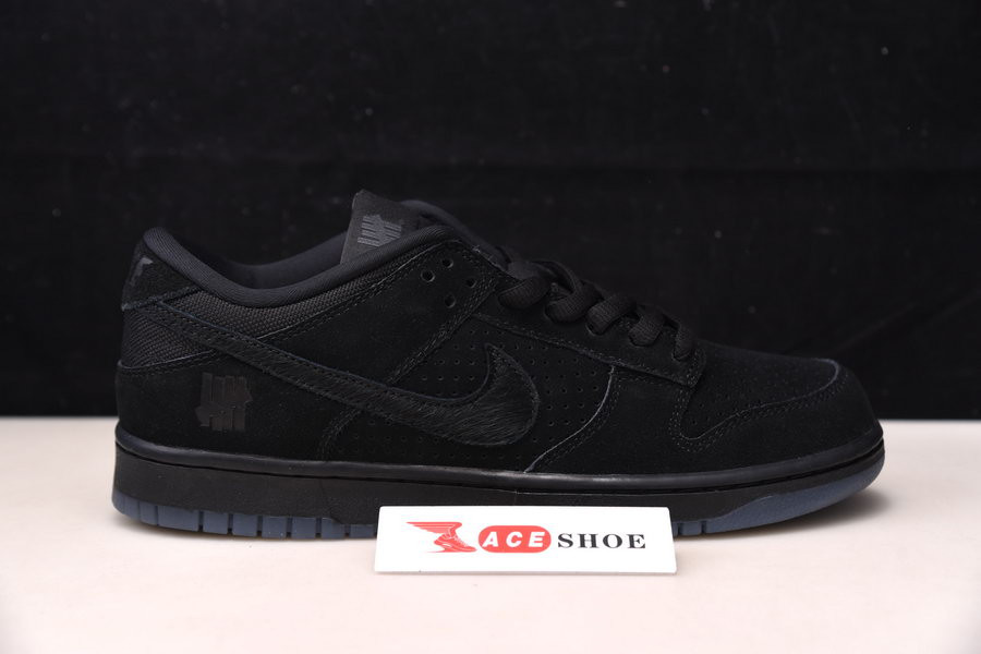 UNDEFEATED X NIKE DUNK LOW 