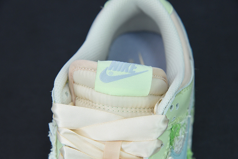 NIKE SB DUNK LOW 