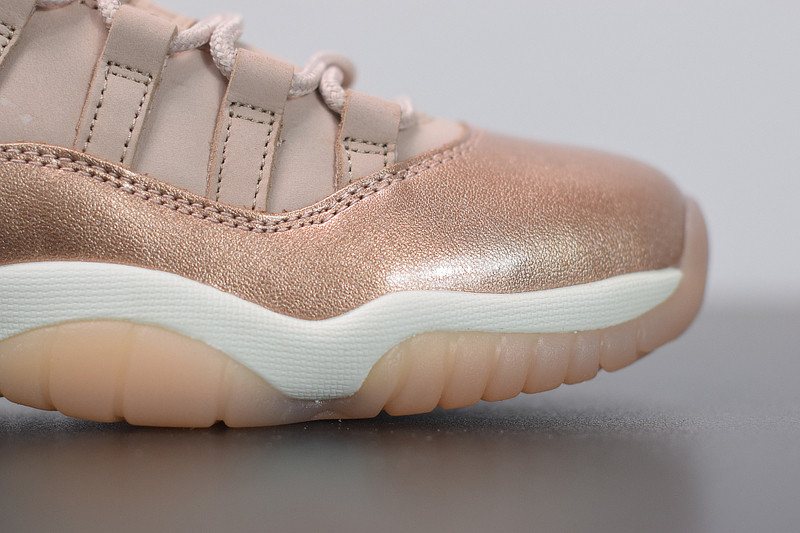 AIR JORDAN 11 LOW 