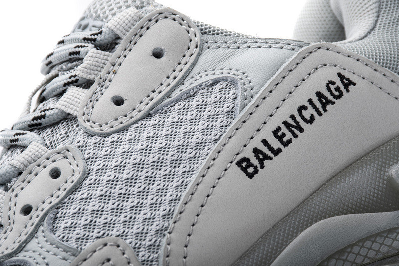 BC TRIPLE S TRAINER  541624 W09O1 1705