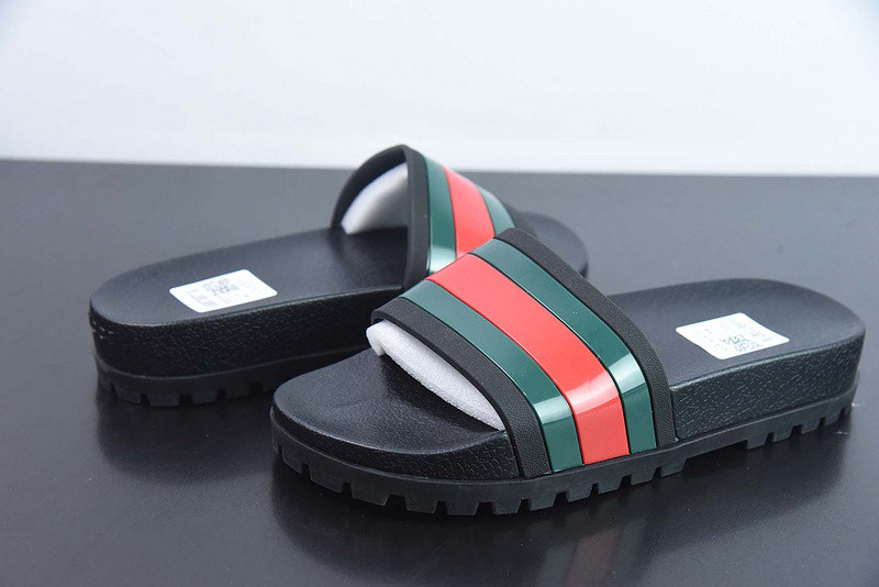 G*u*i sandals