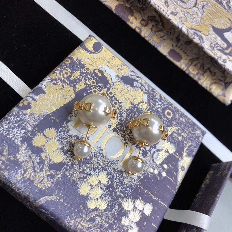 D10r earring