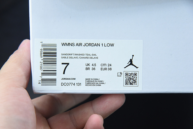 AIR JORDAN 1 LOW 