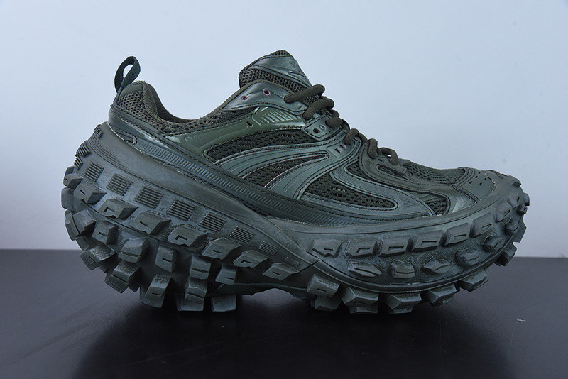 BC DEFENDER RUBBER PLATFORM SNEAKERS