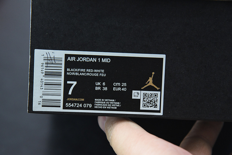 AIR JORDAN 1 MID 