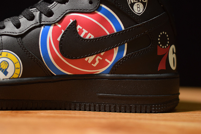 NIKE AIR FORCE 1 MID 