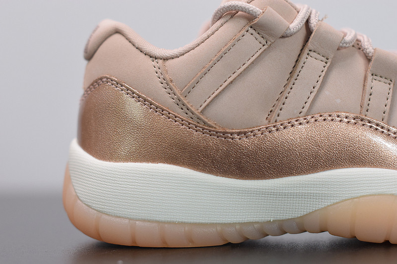 AIR JORDAN 11 LOW 