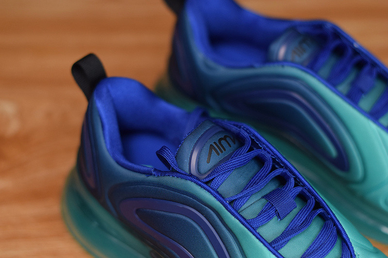 NIKE AIR MAX 720 
