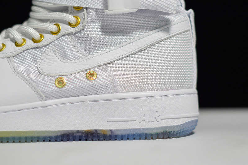 NIKE AIR FORCE 1 