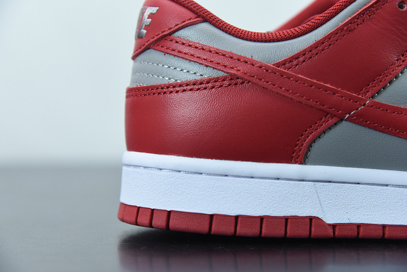 NIKE SB DUNK LOW 