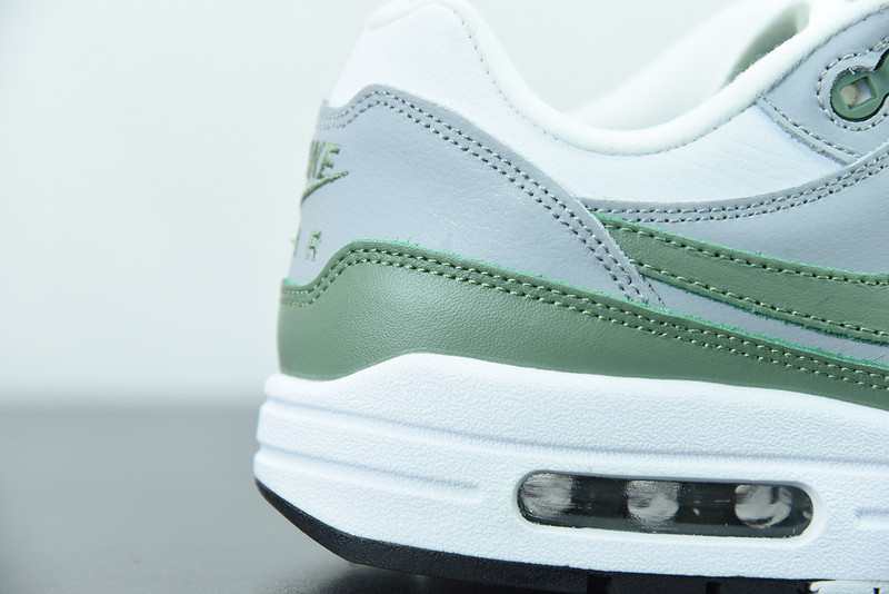 NIKE AIR MAX 1 PREMIUM 