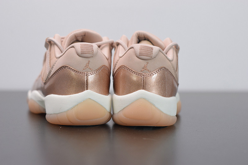 AIR JORDAN 11 LOW 