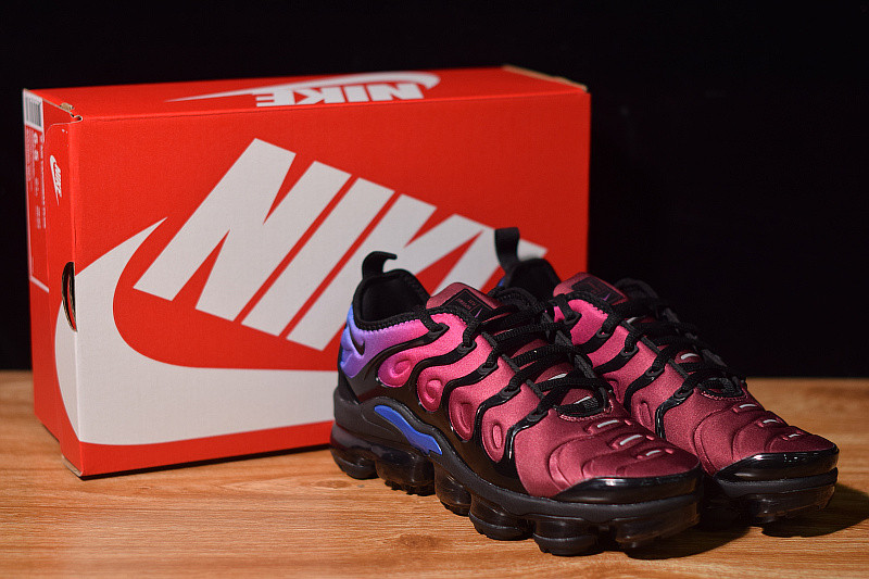NIKE AIR VAPORMAX PLUS 