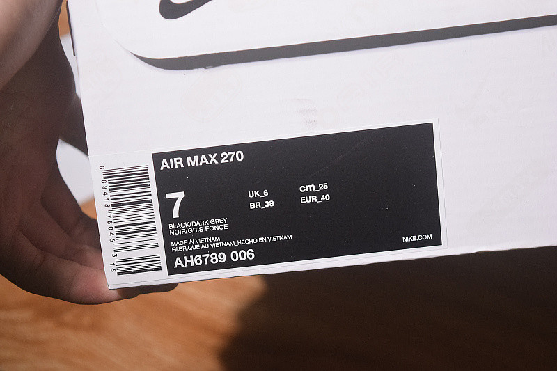 NIKE AIR MAX 270 
