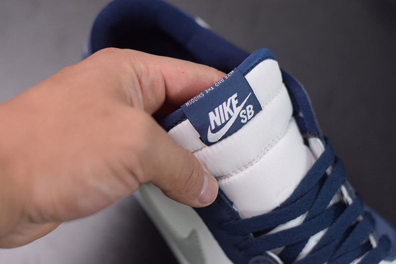 NIKE SB X AIR JORDAN 1 LOW MIDNIGHT NAVY CJ7891-400