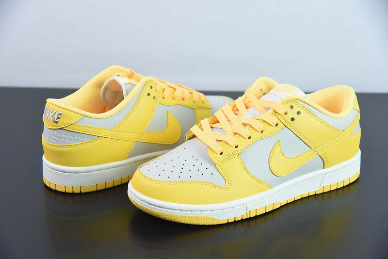 Nike WMNS DUNK LOW 