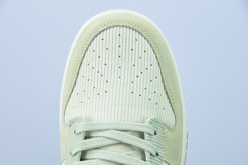 NIKE WMNS DUNK LOW 