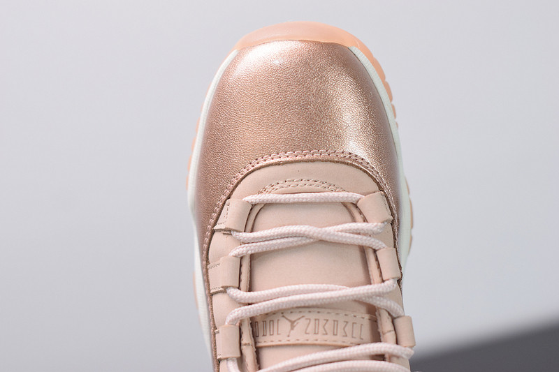 AIR JORDAN 11 LOW 