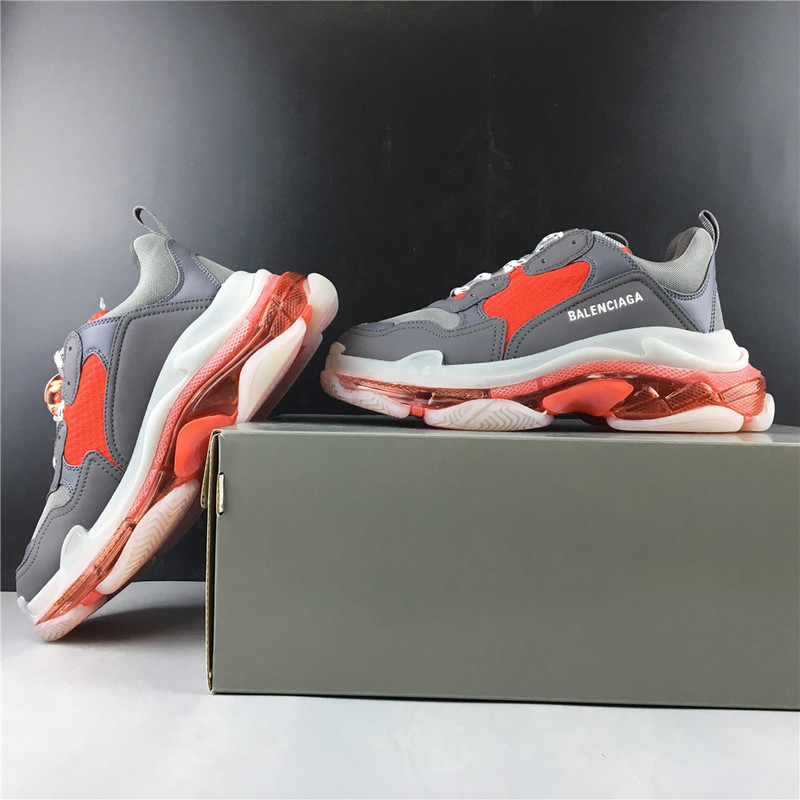 BC TRIPLE S TRAINER  541624 W09O1 2262