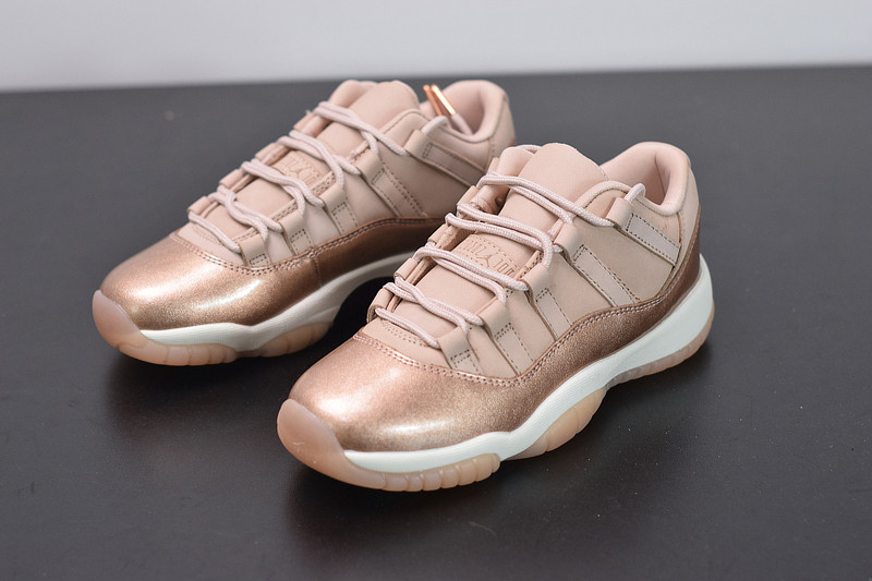 AIR JORDAN 11 LOW 
