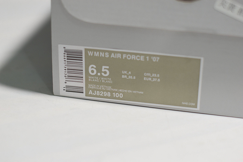 NIKE AIR FORCE 1 07