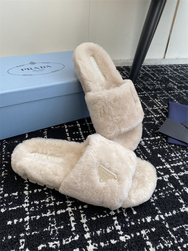 Pra*a sandals