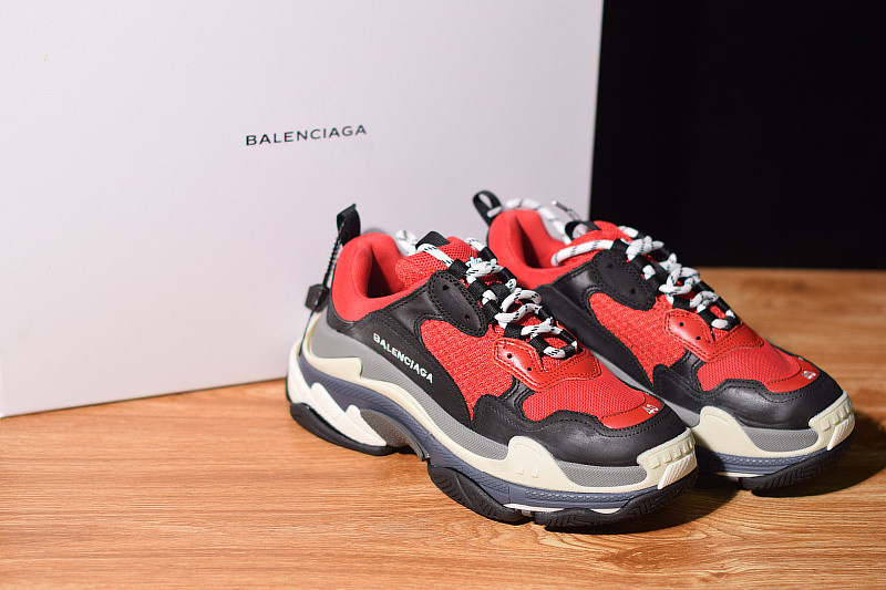 BC TRIPLE S TRAINER 483513 W06E1 1006